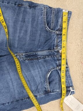 Pilcro High-Rise Stretch Jeans in Medium Blue Wash